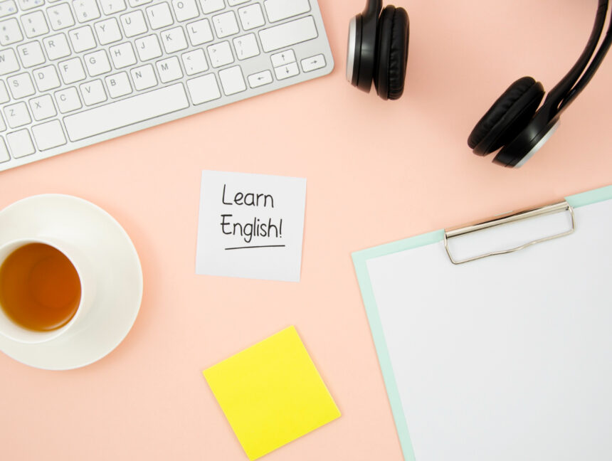 الاستاذه هالة امين مدرسة لغة انجليزية