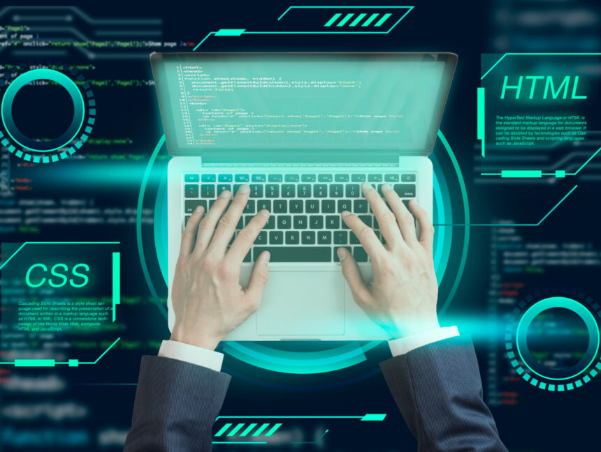 الاستاذ احمد عبداللطيف مدرس البرمجيات والحاسب الالي