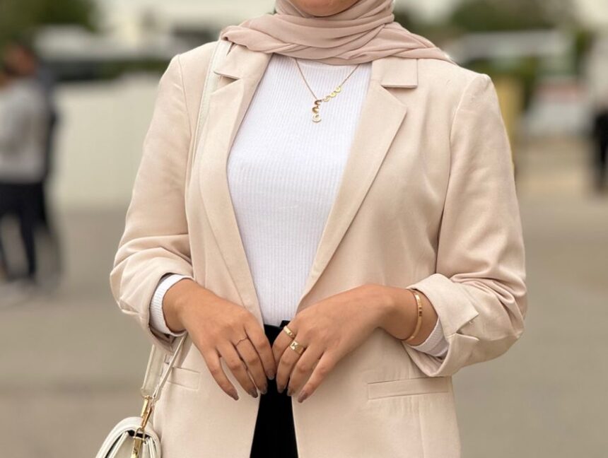 استاذه امنيه الجندي مدرسه دراسات اجتماعيه